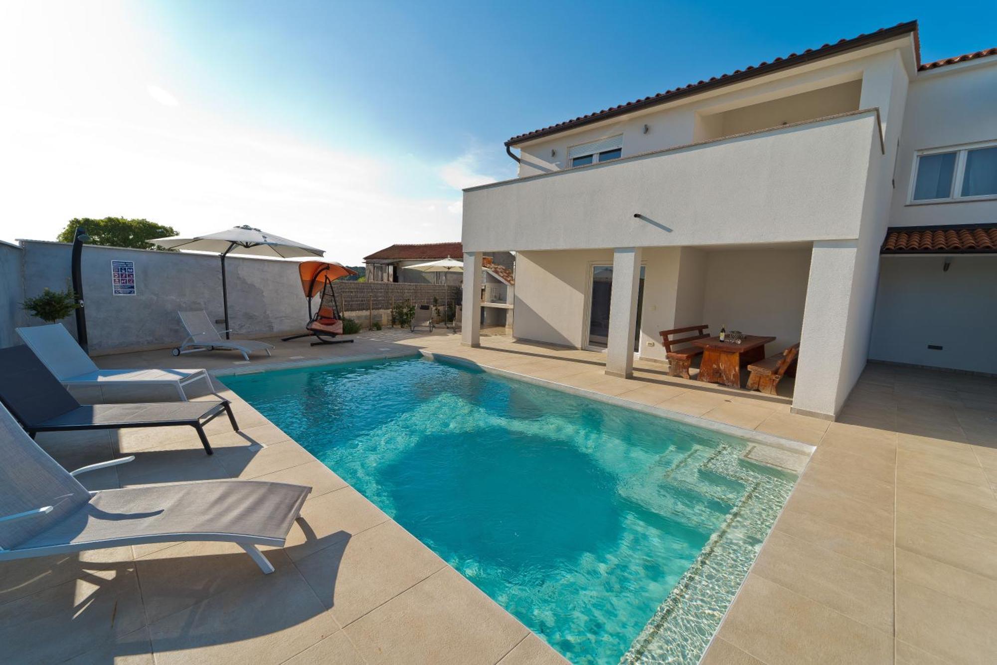 Luka With A Pool, Situated In Vikendica