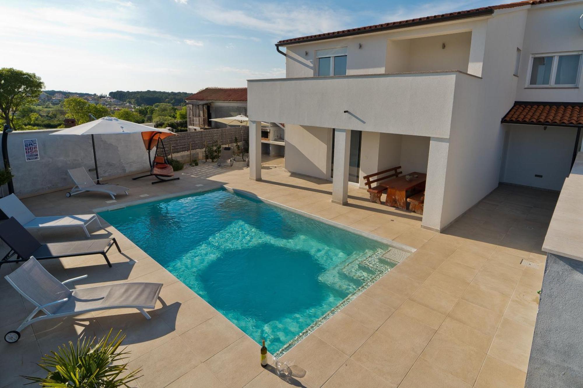 Luka With A Pool, Situated In Pula