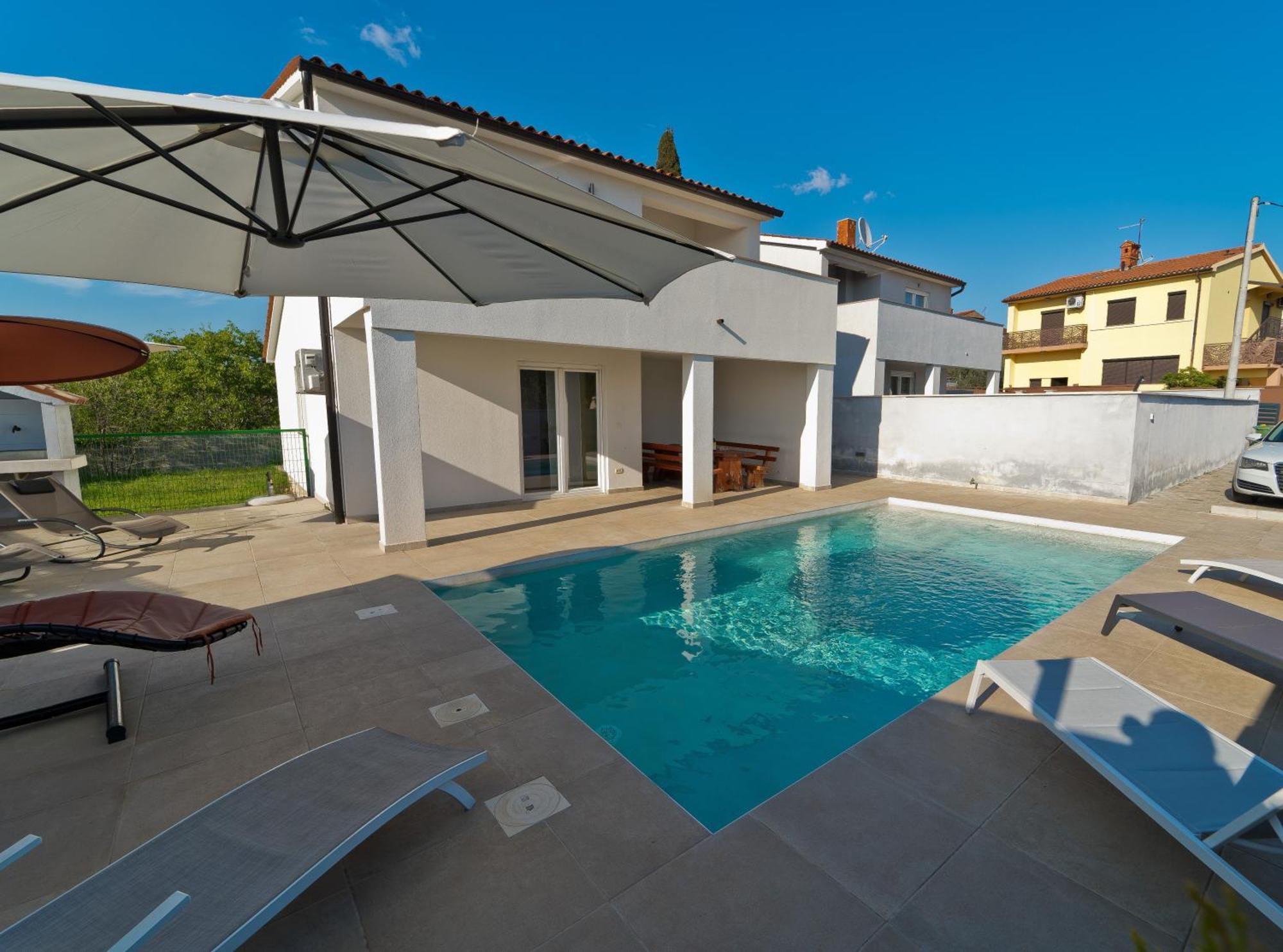 Luka With A Pool, Situated In Ferienhaus